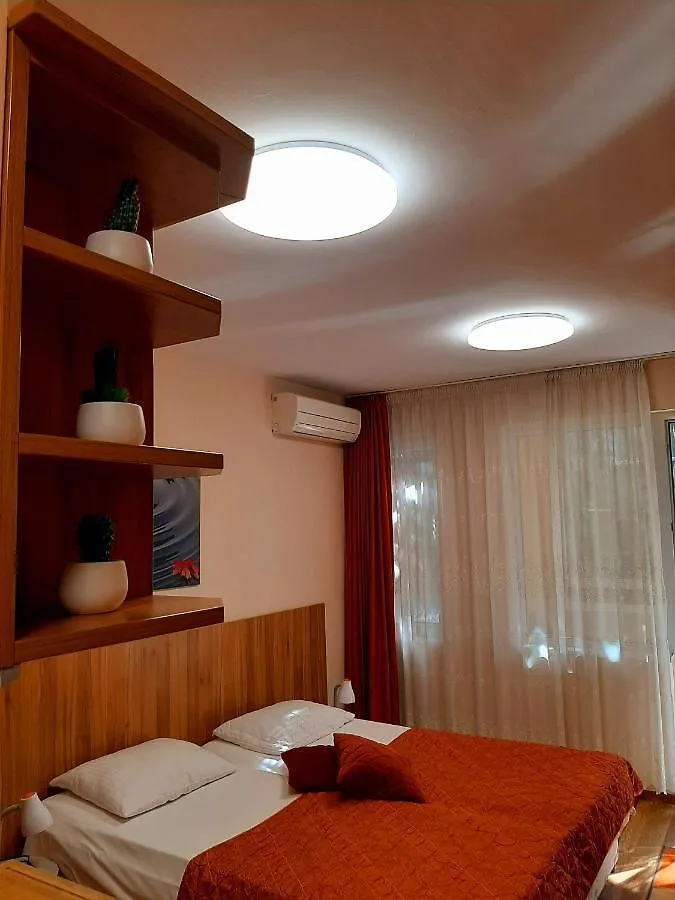 Private Rooms Silvia Varna 0*,